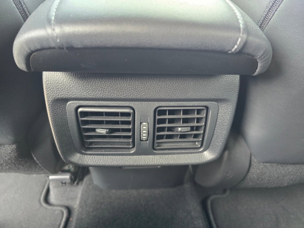 Used 2021 Toyota Venza XLE w/ Softex Package image 9