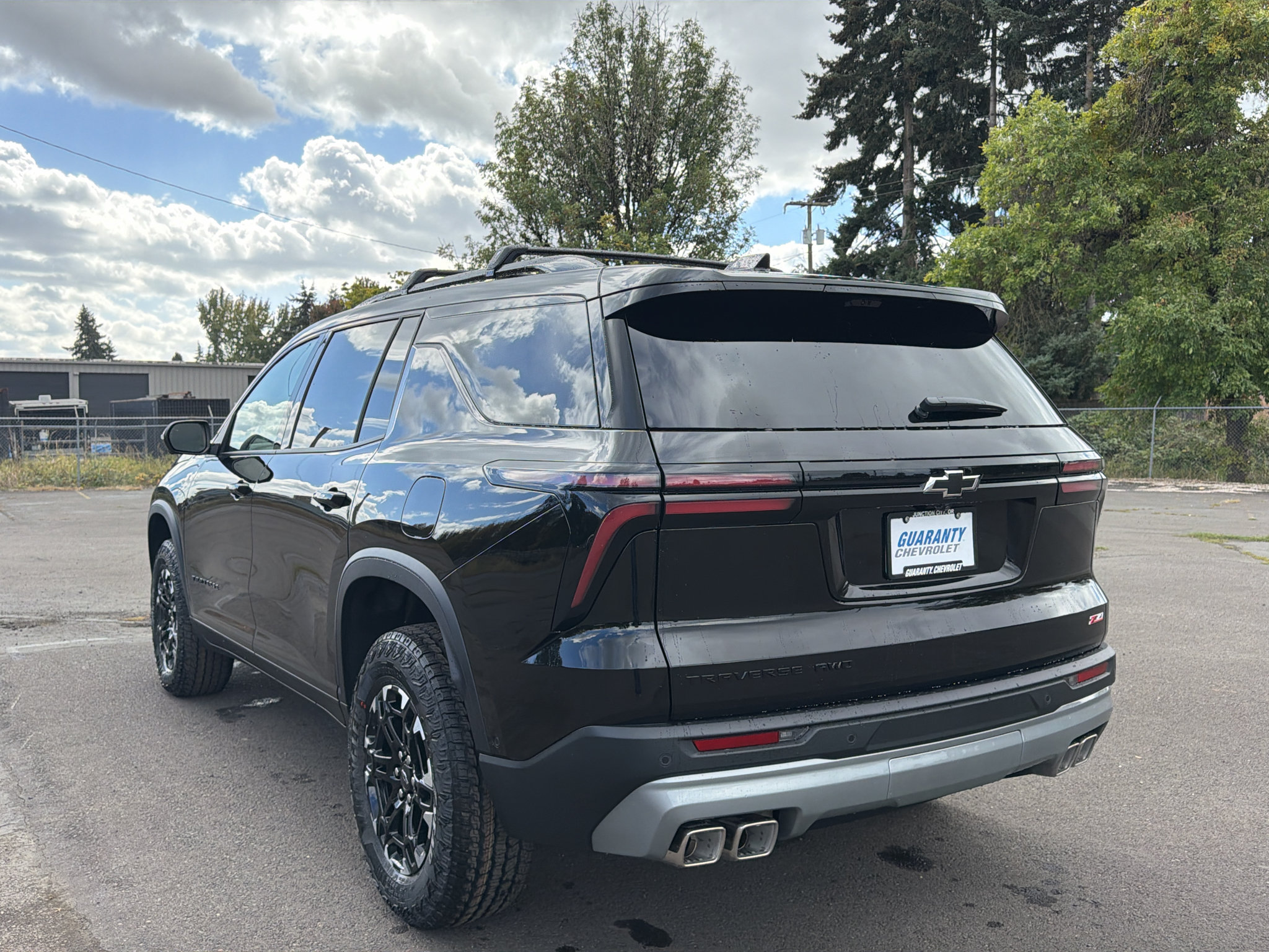 New 2027 Chevrolet Traverse Z71 w/ Enhanced Driving Package AWD/4WD image 7
