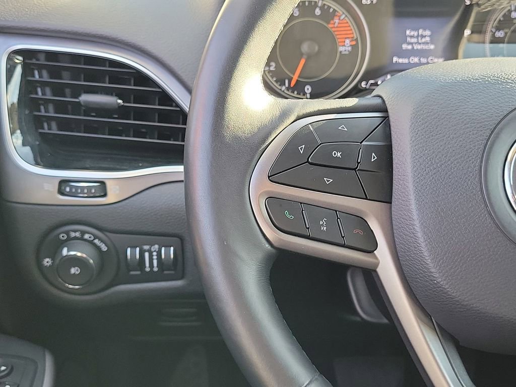 Used 2019 Jeep Cherokee Limited image 27