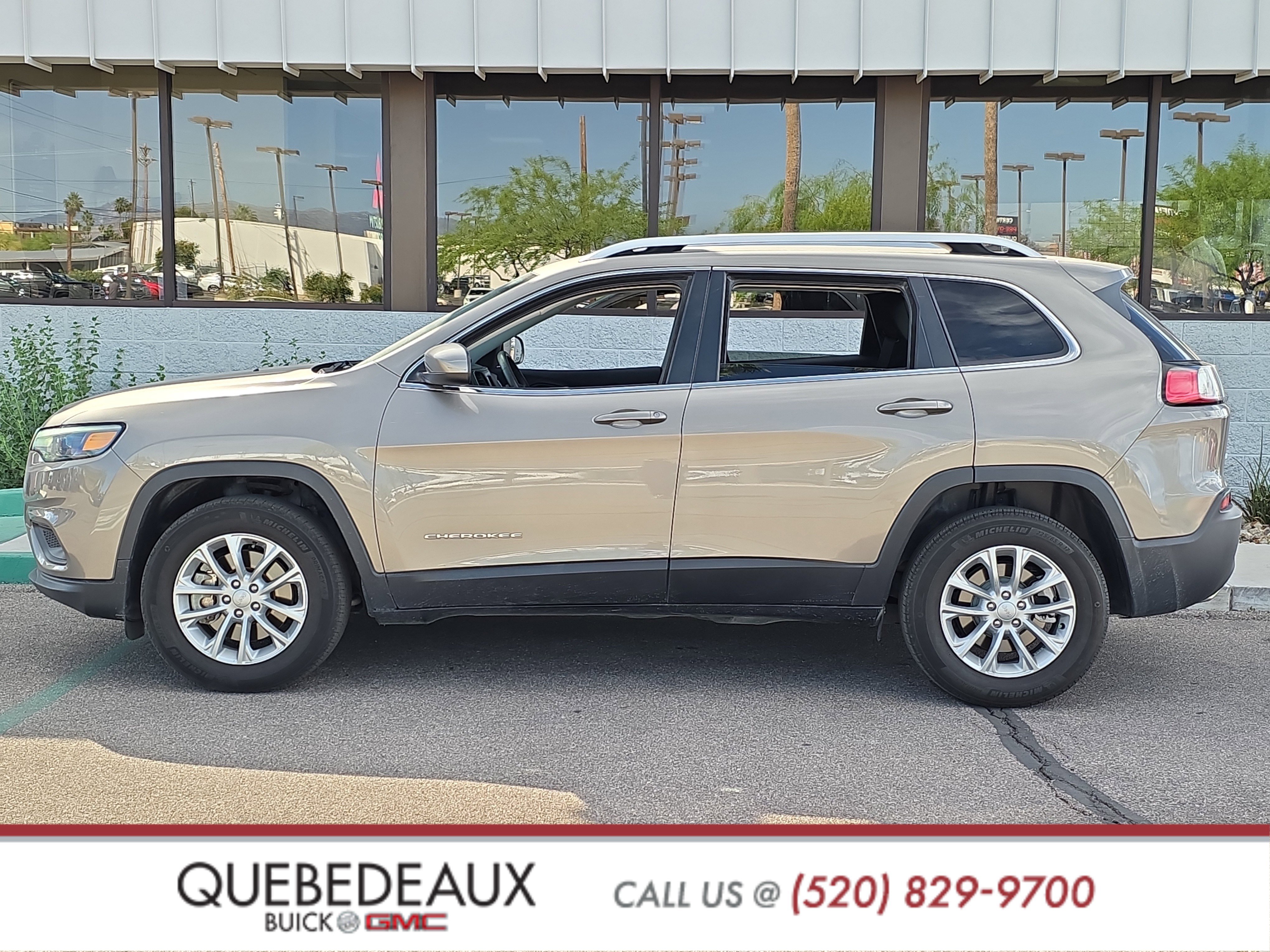 Used 2019 Jeep Cherokee Latitude w/ Popular Appearance Group image 4