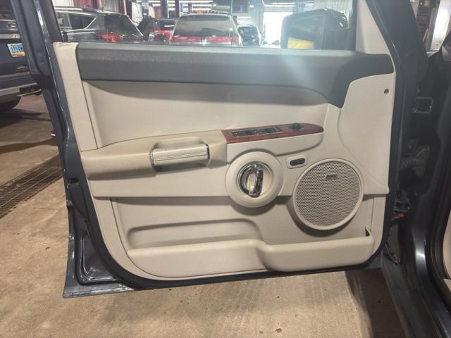 Used 2008 Jeep Commander Overland AWD/4WD image 28