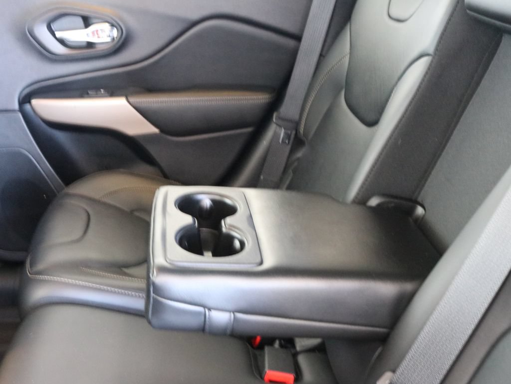 Used 2017 Jeep Cherokee Limited AWD/4WD image 28