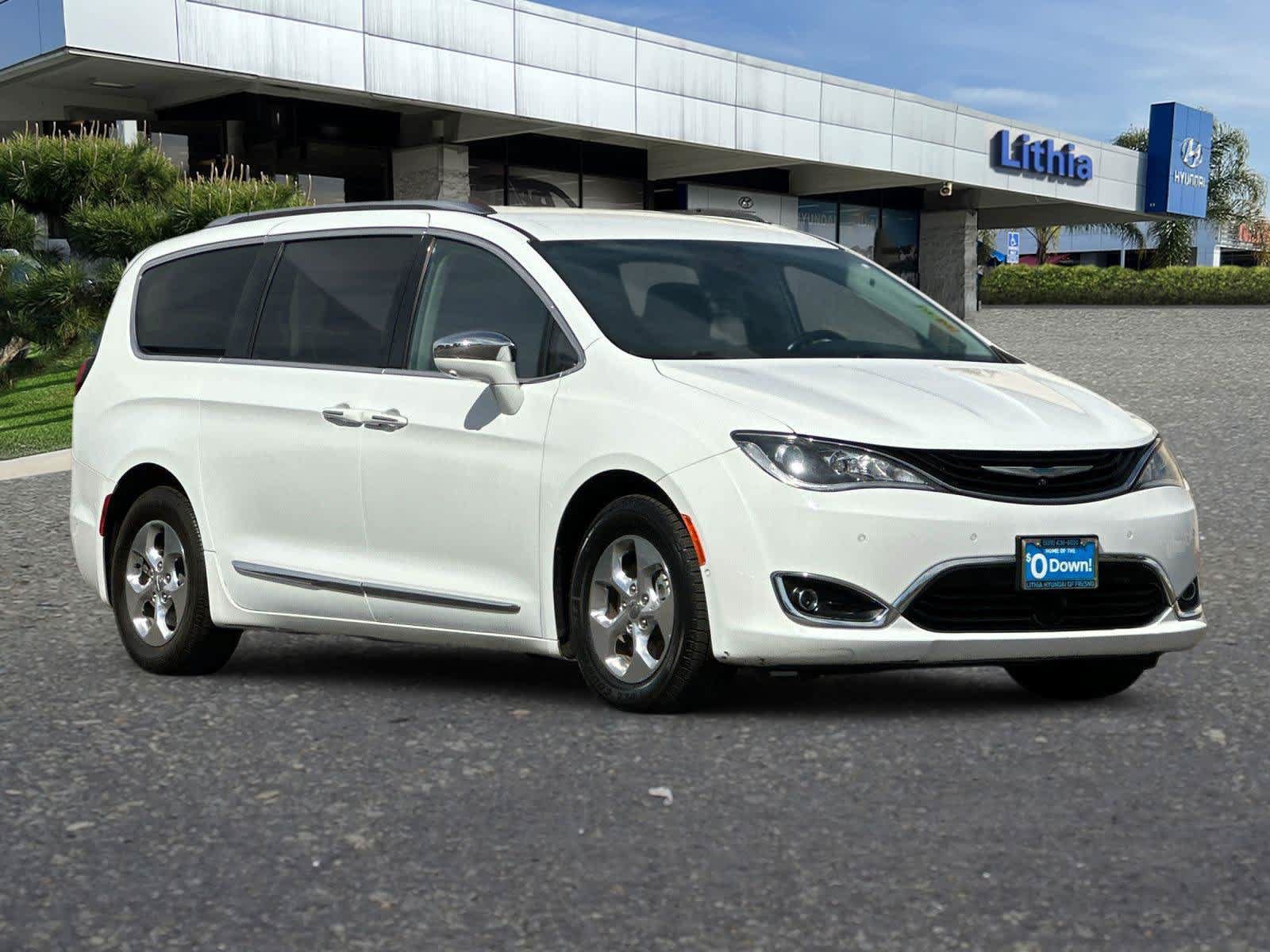 Used 2018 Chrysler Pacifica Limited w/ Advanced Safetytec Group FWD image 10