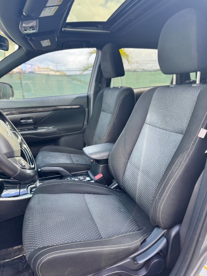 Used 2018 Mitsubishi Outlander SE image 18