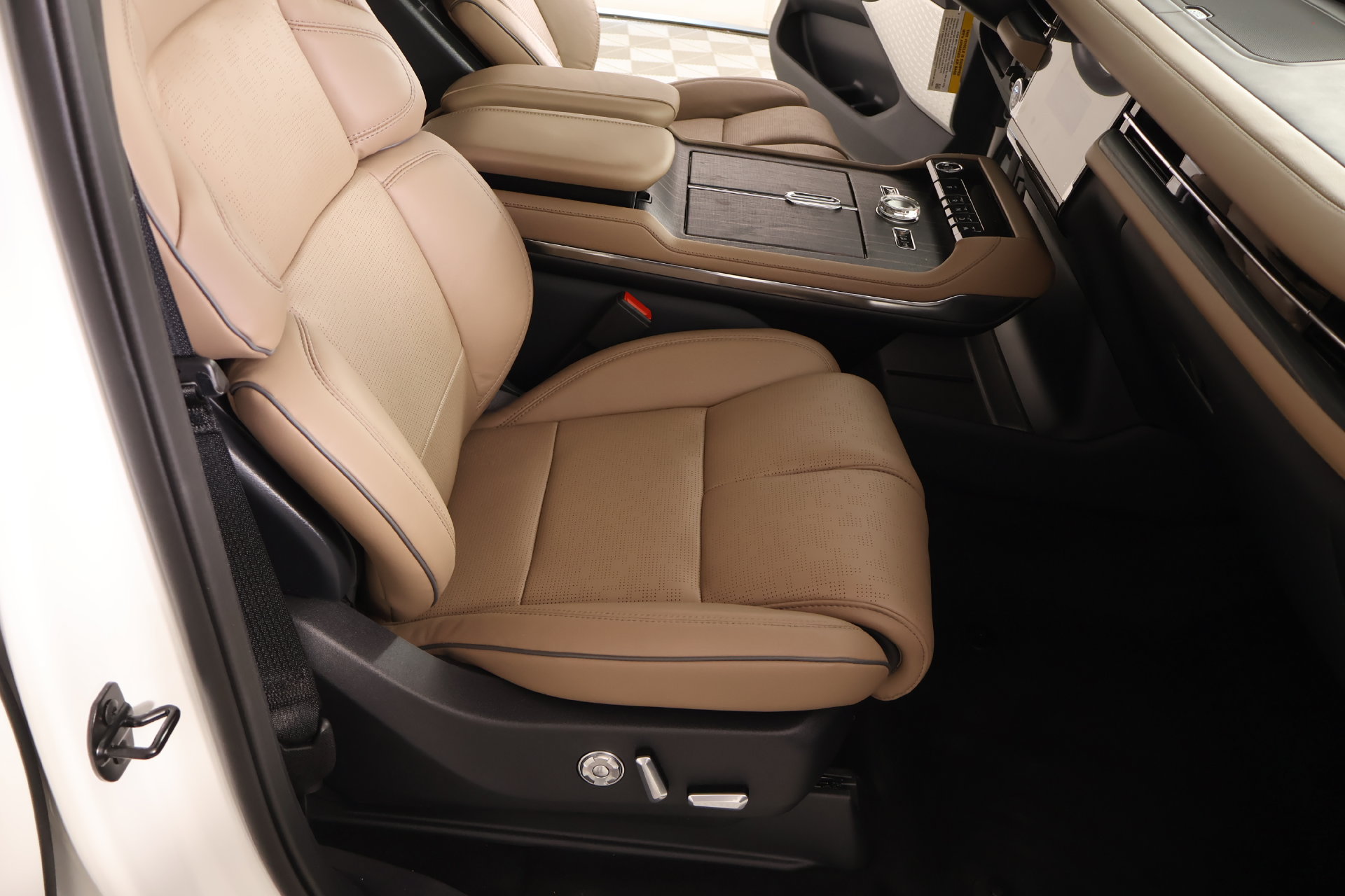 New 2027 Lincoln Navigator L Black Label AWD/4WD image 14