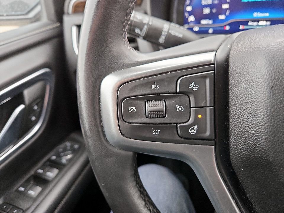 Used 2023 Chevrolet Suburban Premier image 17