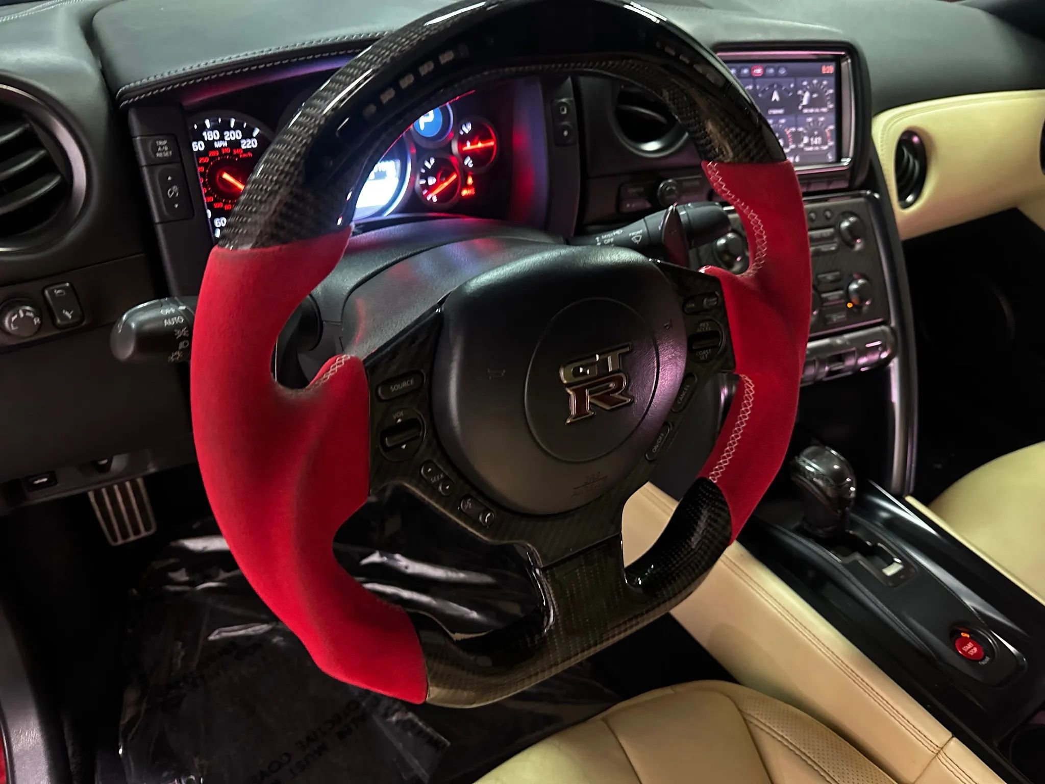 Used 2015 Nissan GT-R Premium AWD/4WD image 9