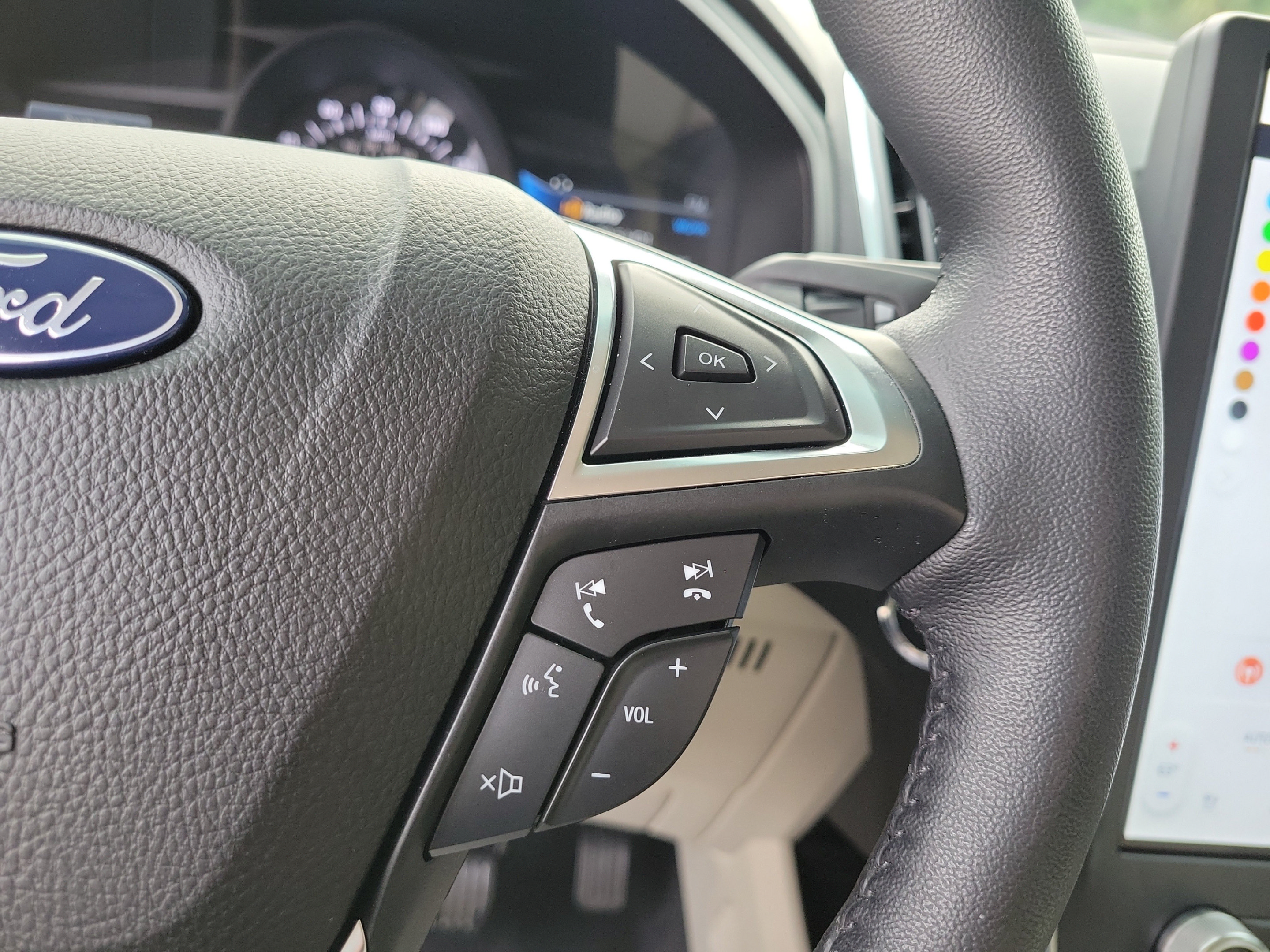 Used 2023 Ford Edge Titanium AWD/4WD image 24