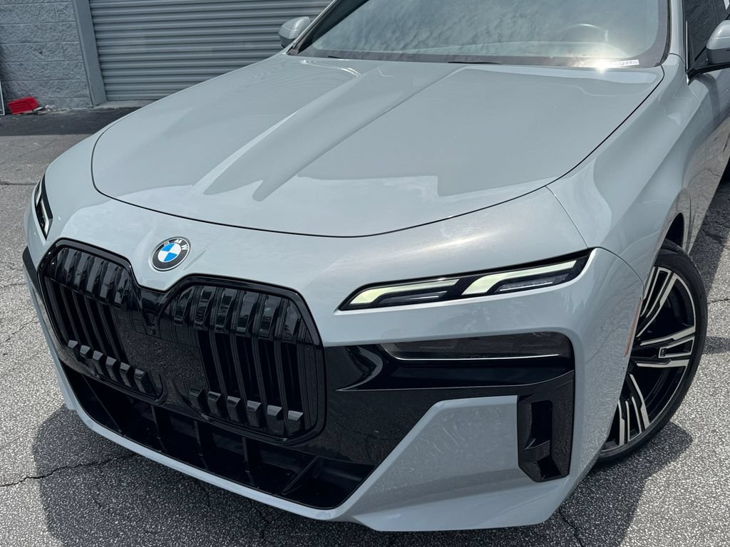 Used 2023 BMW 740i w/ Parking Assistance Package RWD image 2