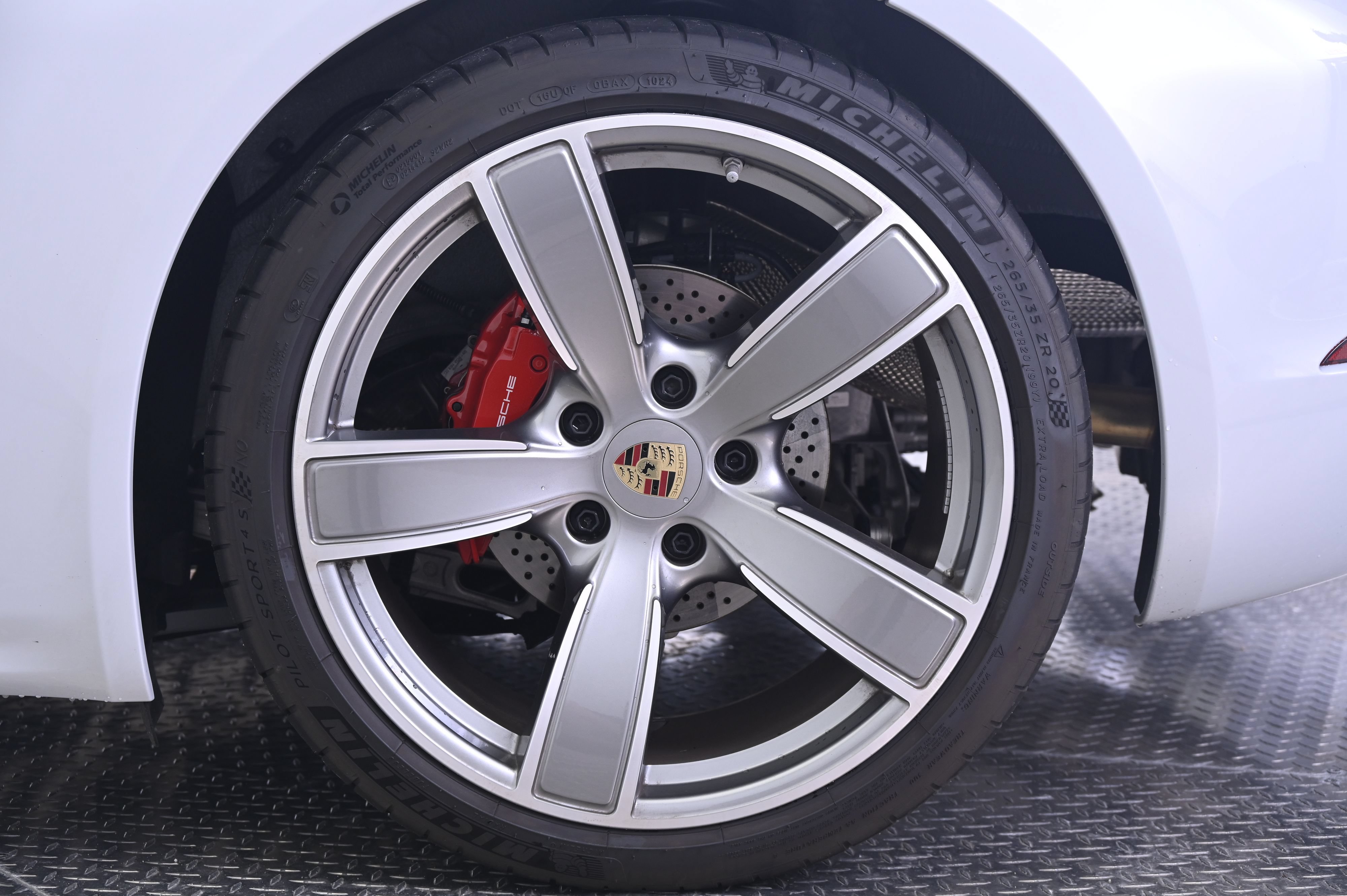 Certified 2024 Porsche 718 Cayman S RWD image 12