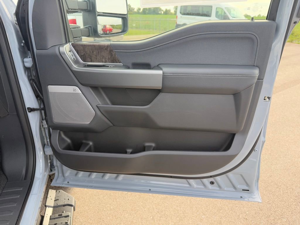New 2026 Ford F250 Lariat w/ Black Appearance Package image 19