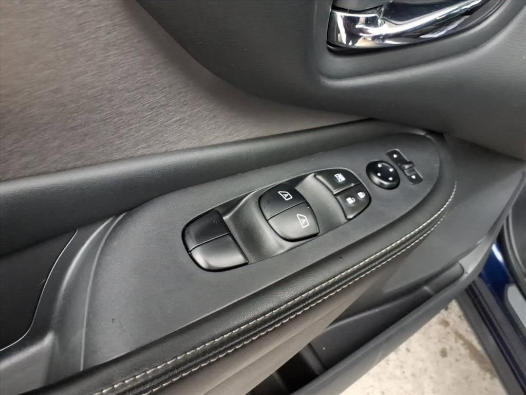 Used 2023 Nissan Murano SV image 14