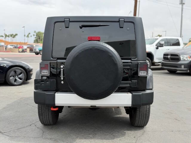 Used 2014 Jeep Wrangler Unlimited Sahara w/ Dual Top Group AWD/4WD image 4