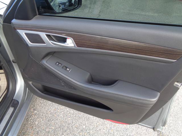 Used 2017 Genesis G80 3.8 RWD image 24