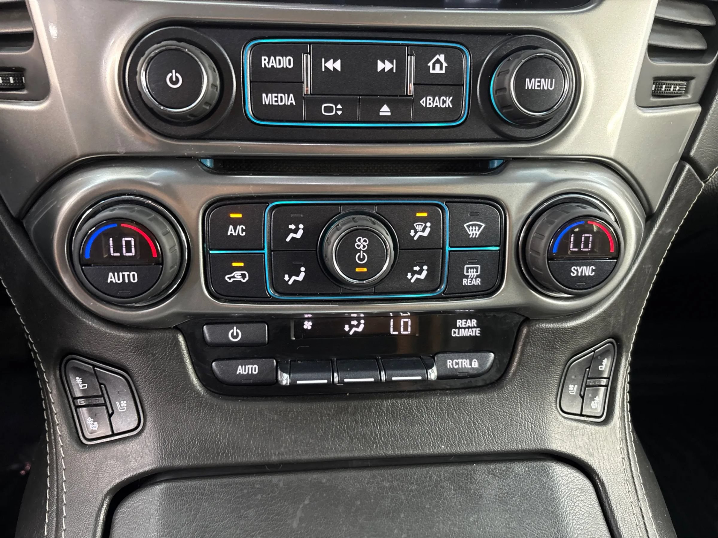 Used 2019 Chevrolet Suburban Premier AWD/4WD image 36
