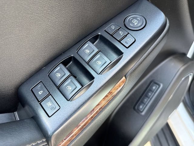 Used 2020 Chevrolet Suburban Premier AWD/4WD image 13