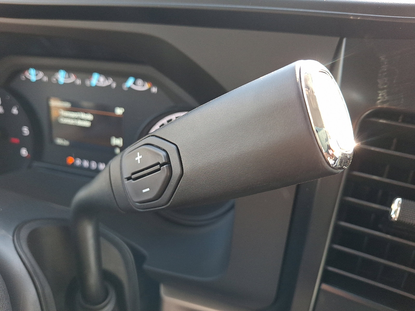 New 2025 Ford F550 4x4 Regular Cab Super Duty image 11