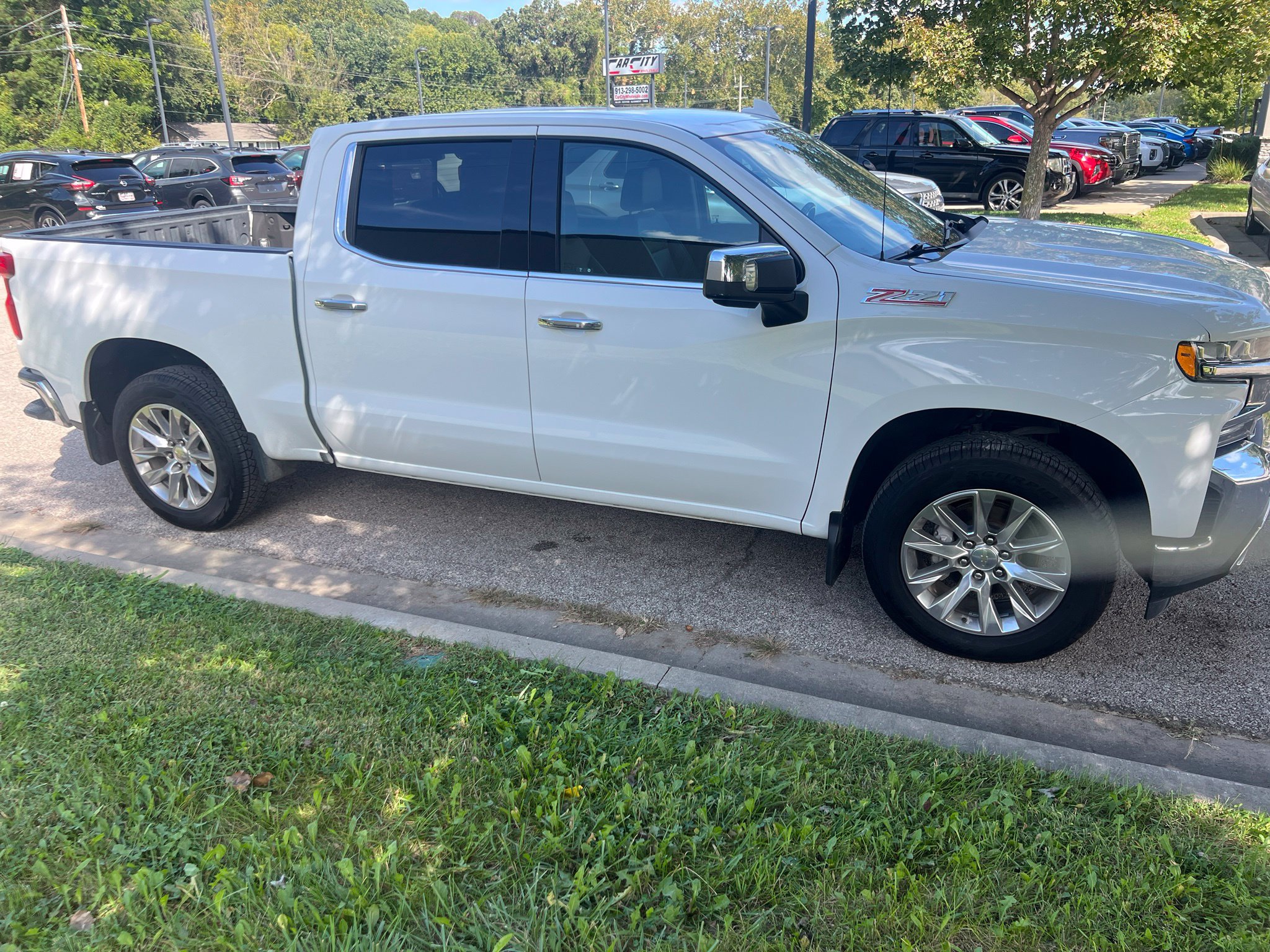 Used 2021 Chevrolet Silverado 1500 LTZ AWD/4WD image 4