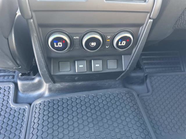 Used 2024 Land Rover Defender 110 X-Dynamic SE AWD/4WD image 32