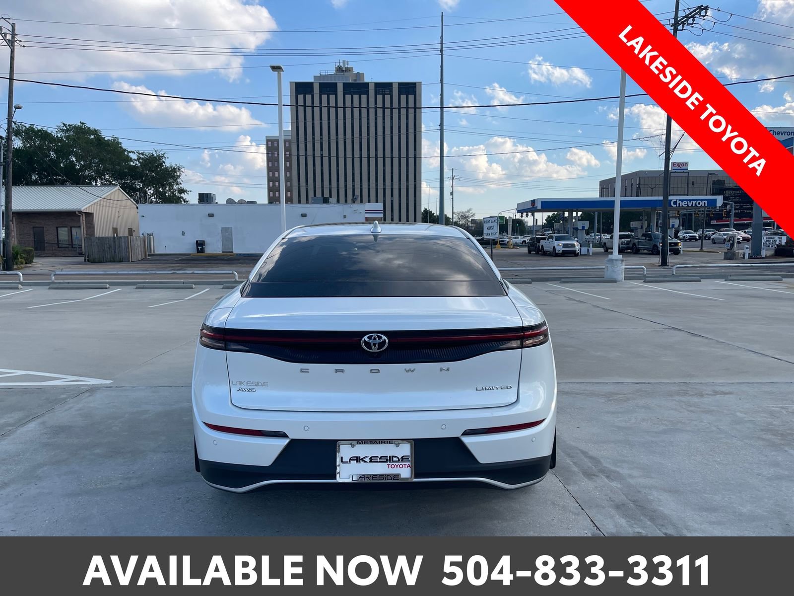 Used 2023 Toyota Crown Limited image 4