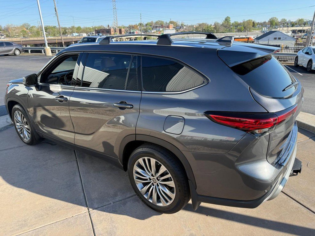 Used 2022 Toyota Highlander Platinum image 9