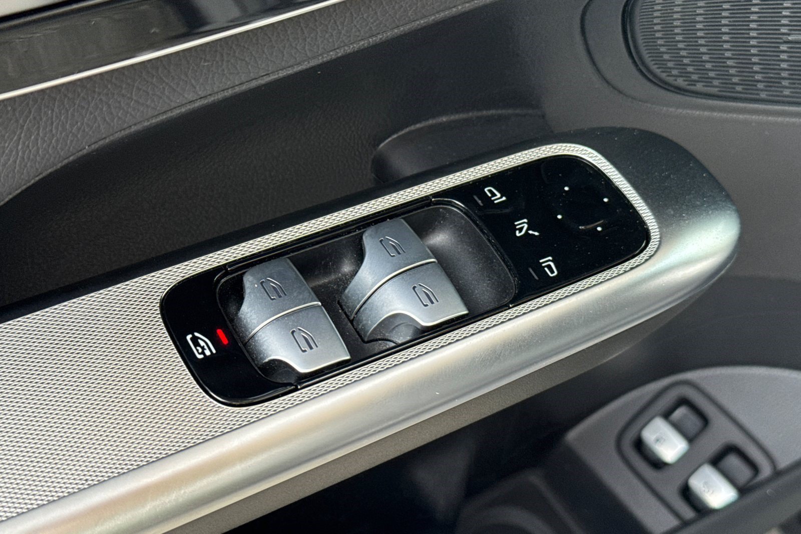 Certified 2025 Mercedes-Benz GLC 350e 4MATIC image 14