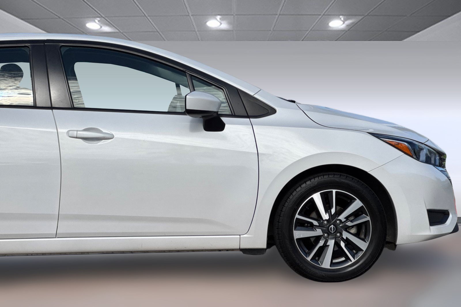 Used 2024 Nissan Versa SV FWD image 33