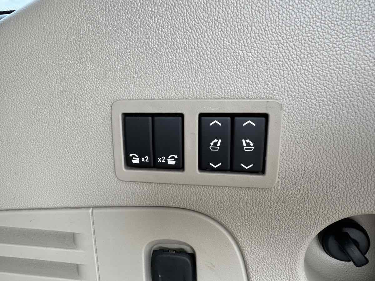 Used 2018 GMC Yukon Denali w/ Open Road Package RWD image 33