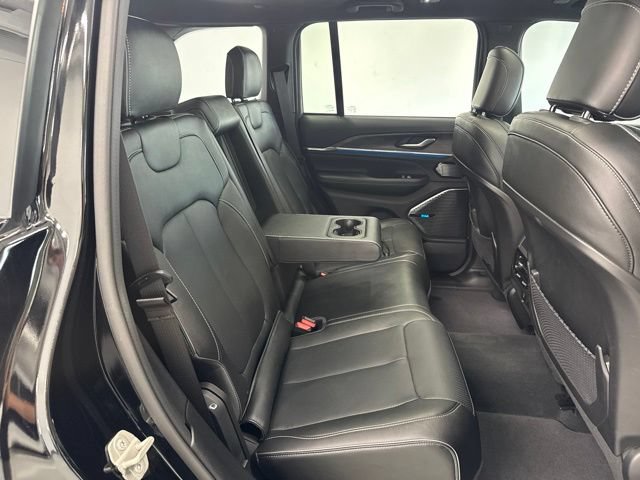 Used 2023 Jeep Grand Cherokee Overland AWD/4WD image 32