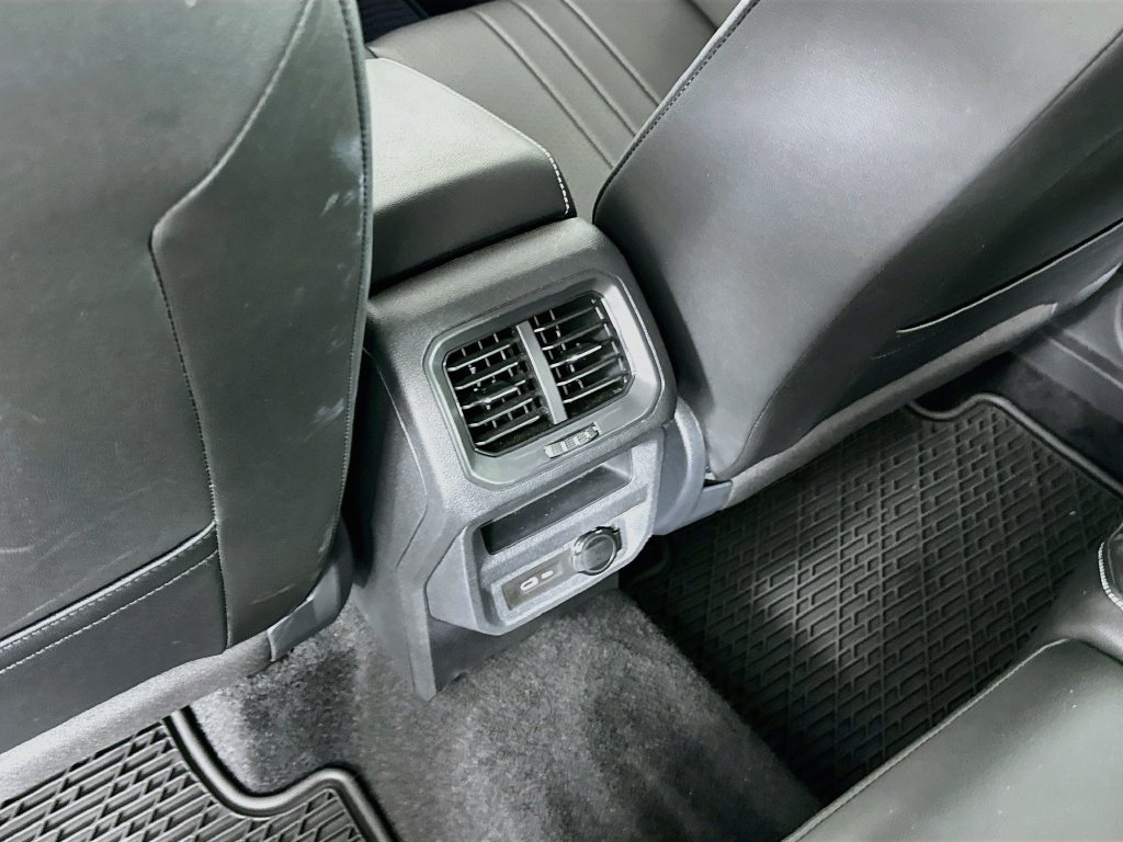 Used 2023 Volkswagen Tiguan SE w/ Panoramic Sunroof Package FWD image 33