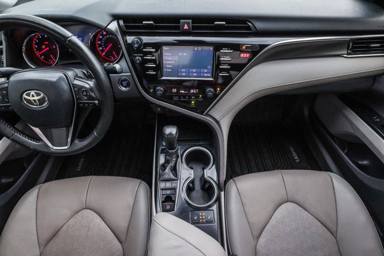 Used 2018 Toyota Camry XSE FWD image 25