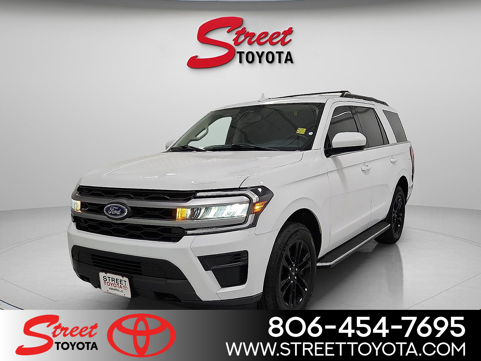 Used 2023 Ford Expedition XLT AWD/4WD image 1