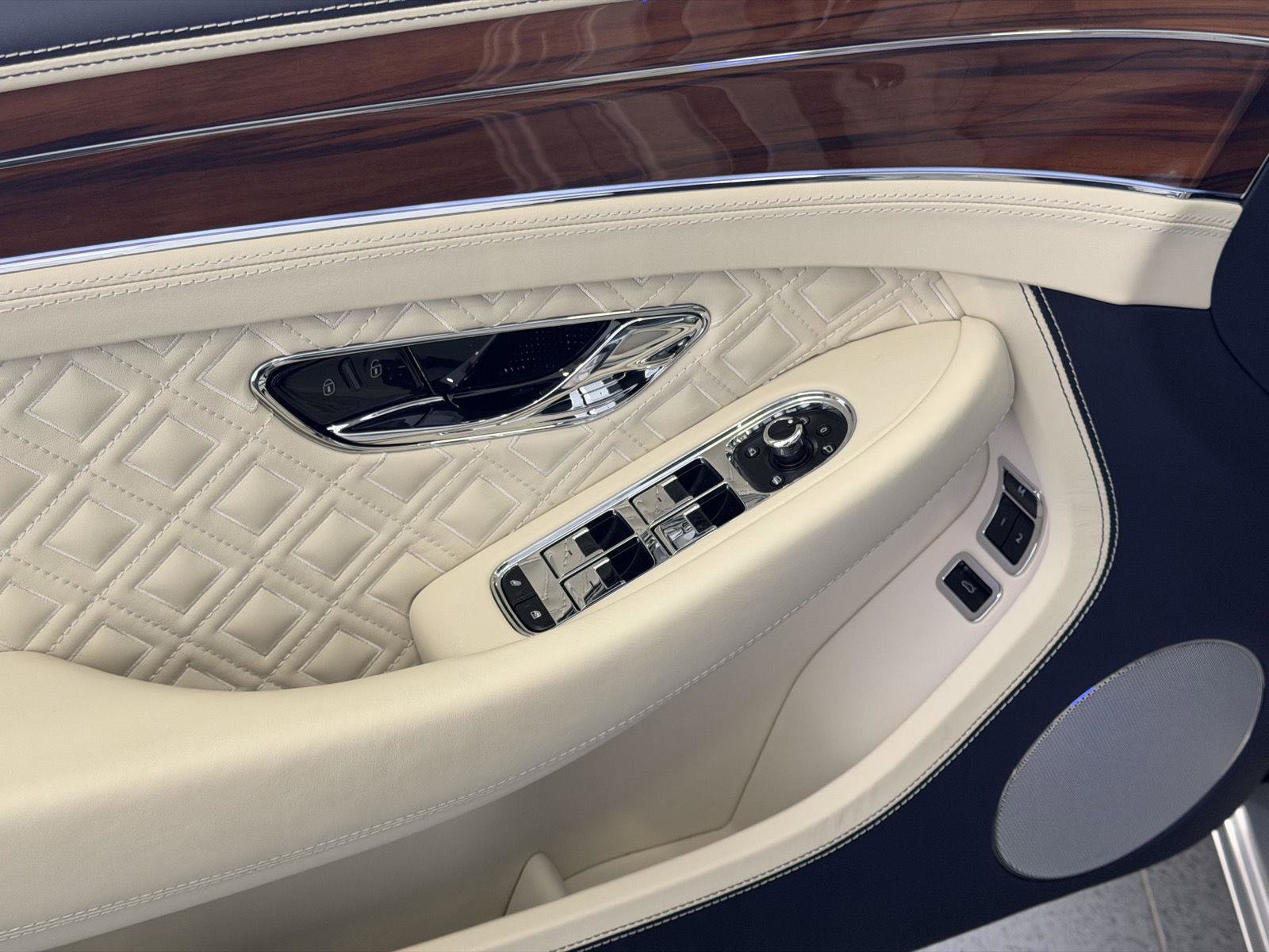 Used 2023 Bentley Continental GT Azure image 14