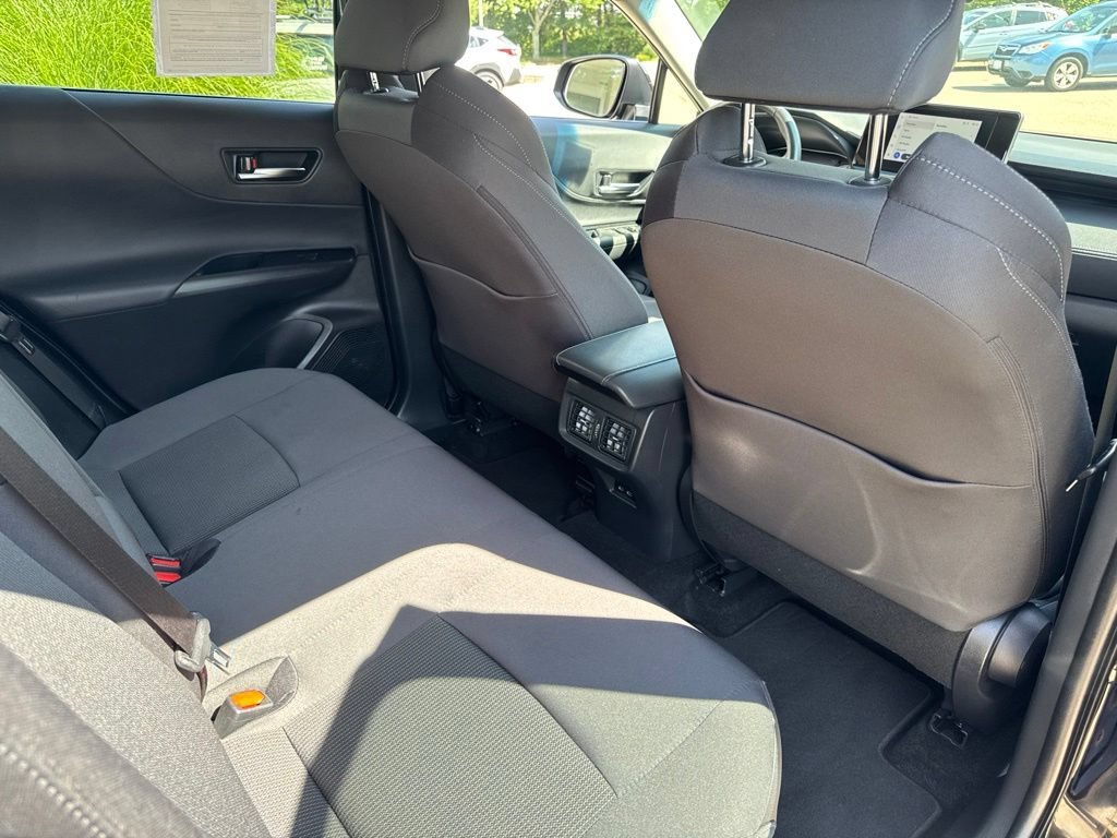 Used 2023 Toyota Venza LE AWD/4WD image 18