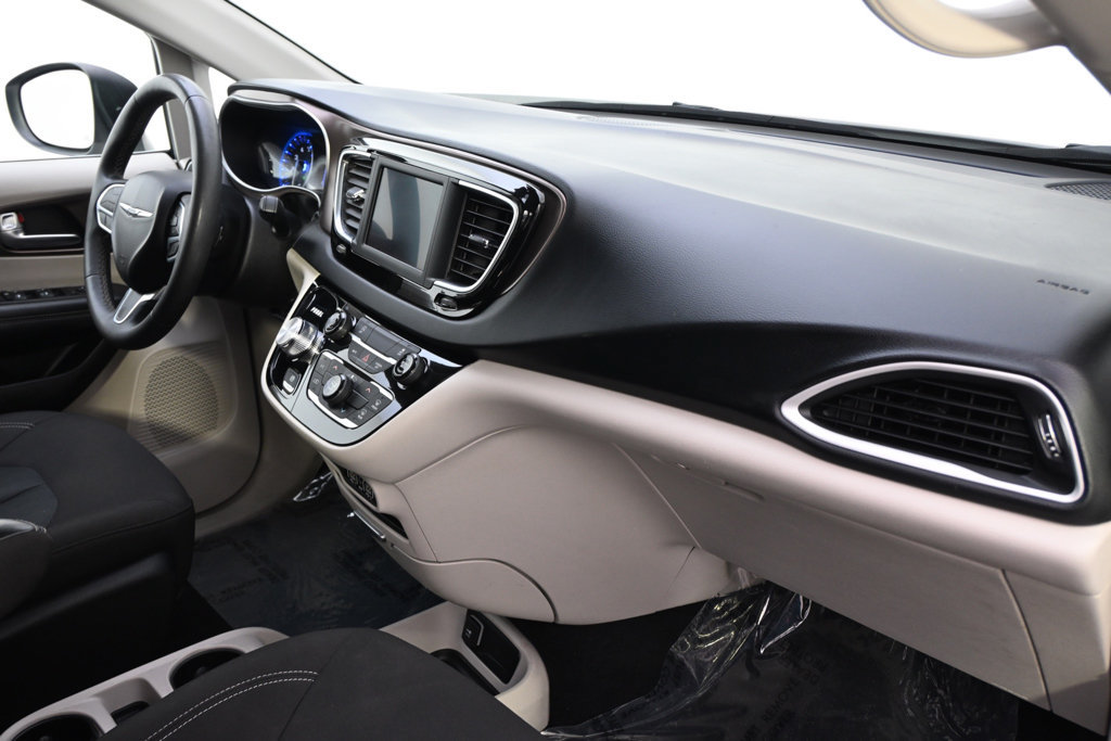 Used 2023 Chrysler Voyager LX FWD image 13