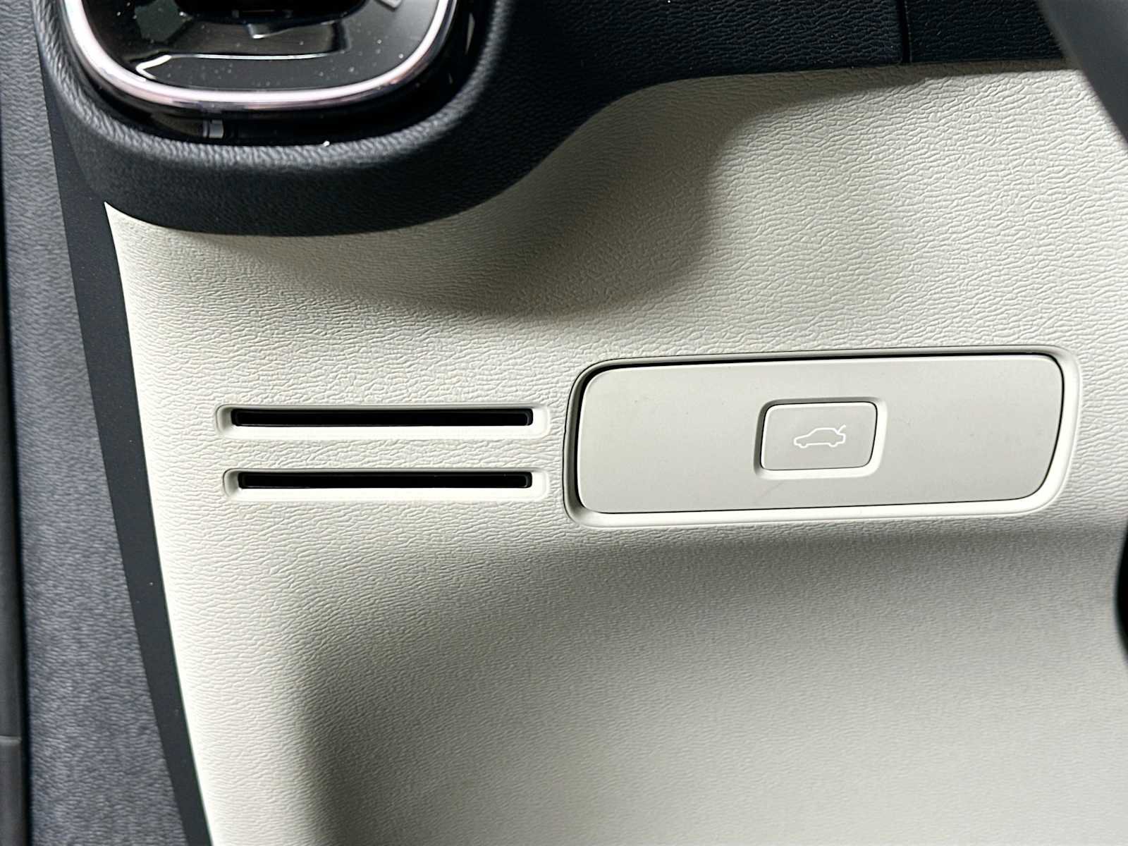 New 2026 Volvo XC40 B5 Ultra w/ Climate Package image 10