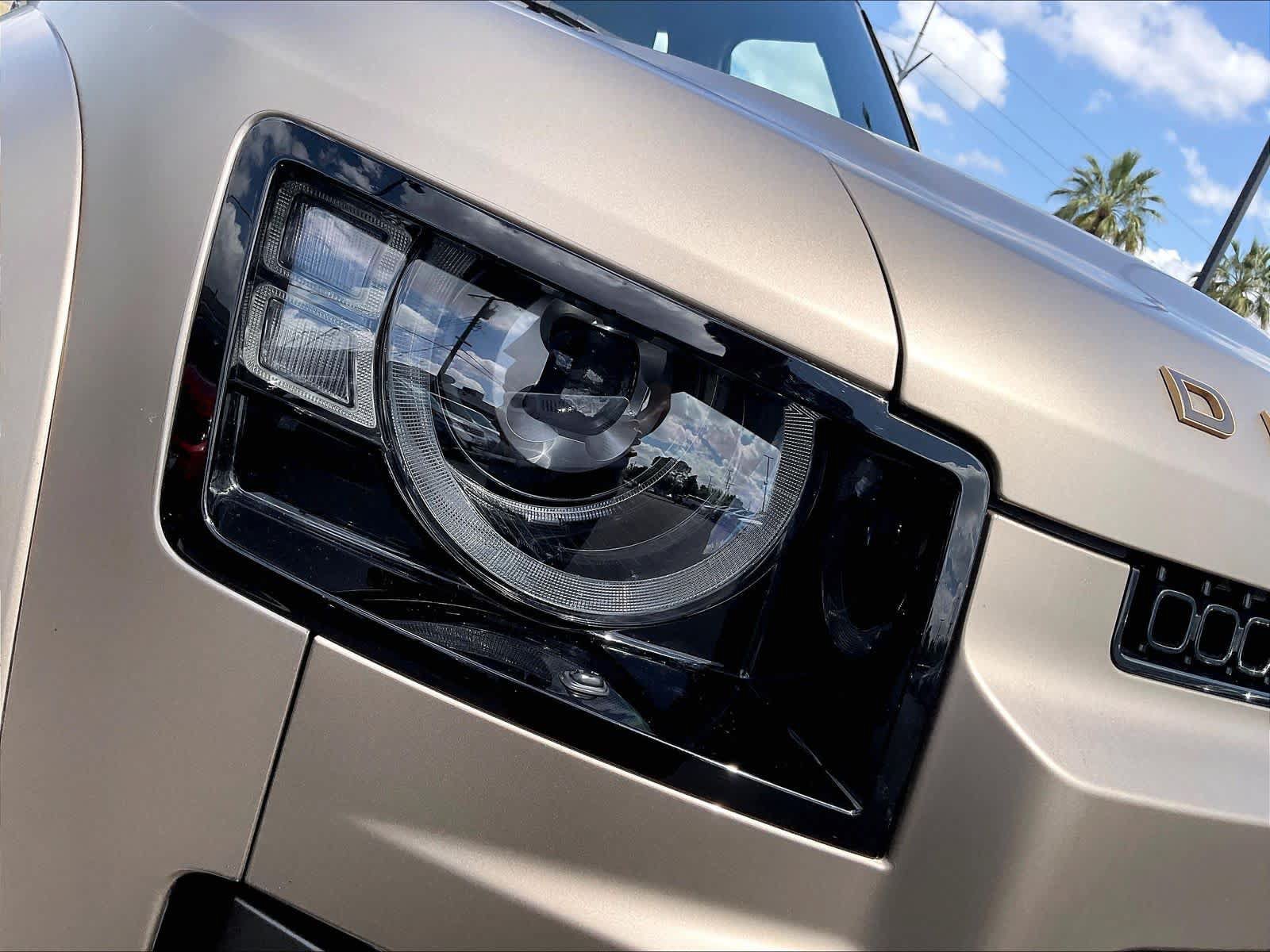 Used 2025 Land Rover Defender 110 AWD/4WD image 30