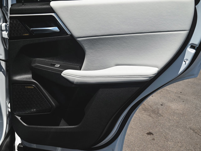 New 2025 Mitsubishi Outlander SE image 13