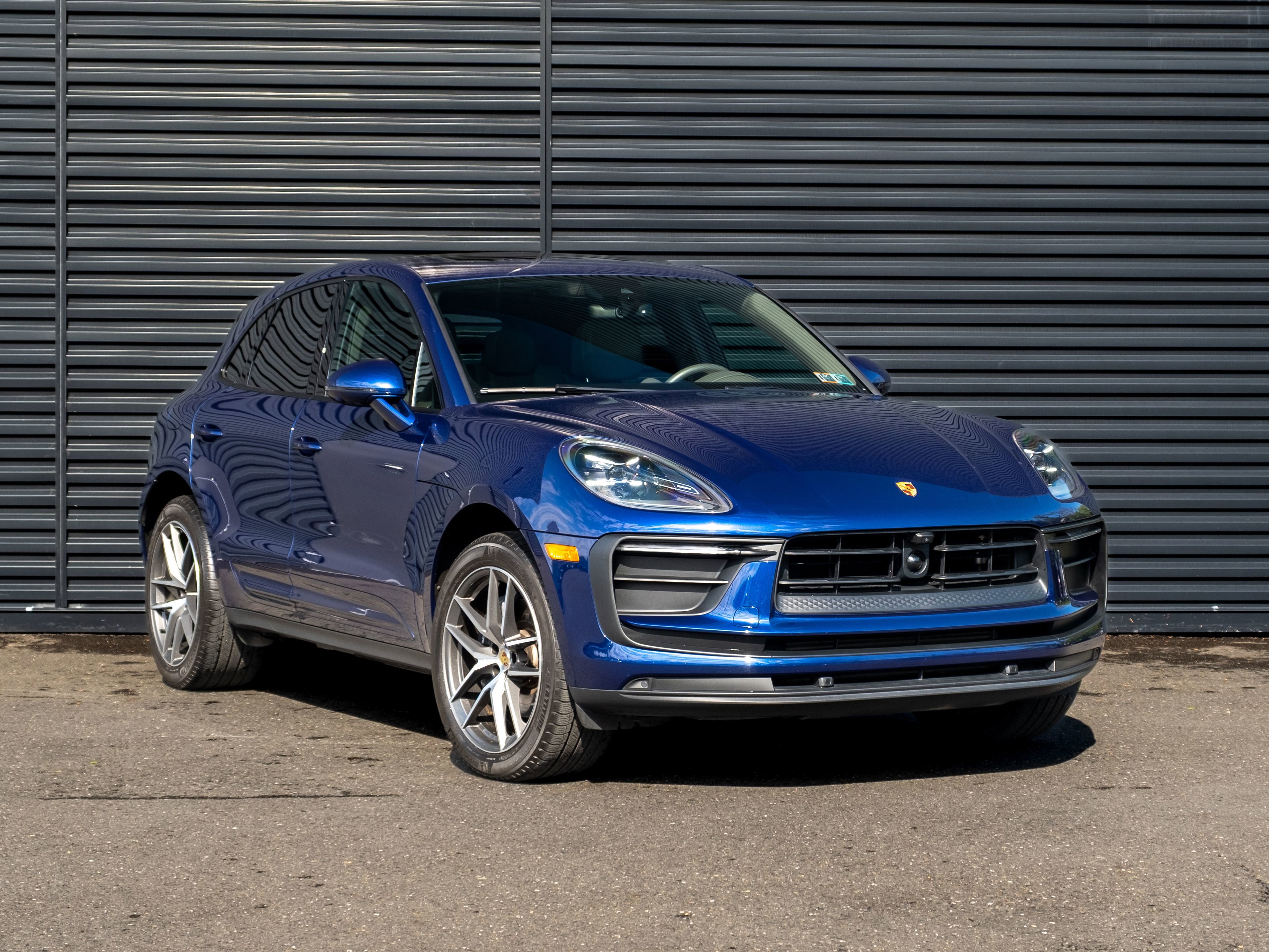 Certified 2023 Porsche Macan AWD/4WD image 10