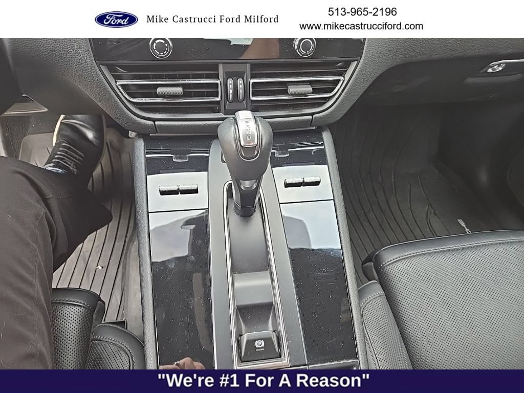 Used 2024 Porsche Macan AWD/4WD image 10