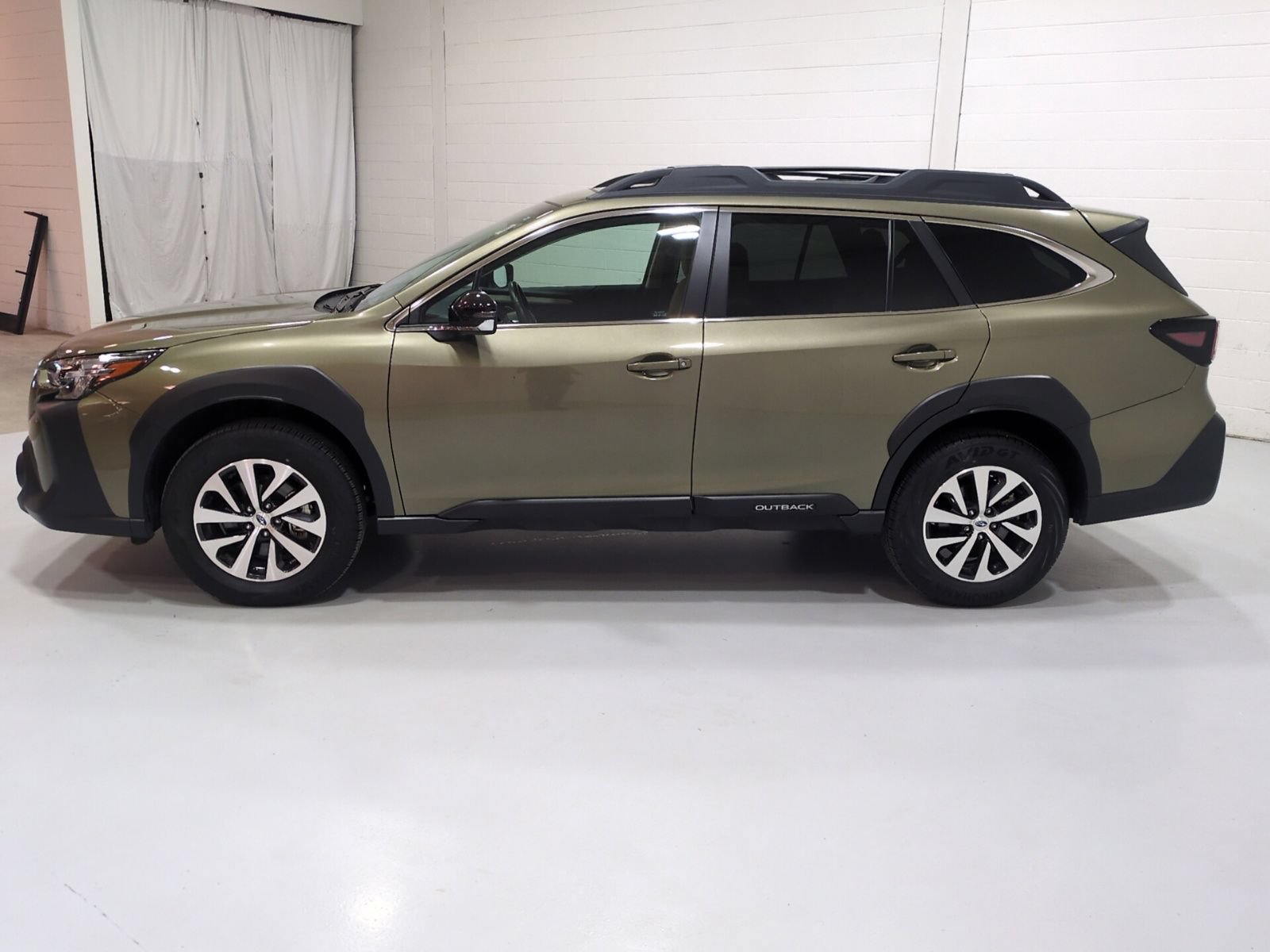 Certified 2025 Subaru Outback Premium w/ Popular Package #1A AWD/4WD image 6