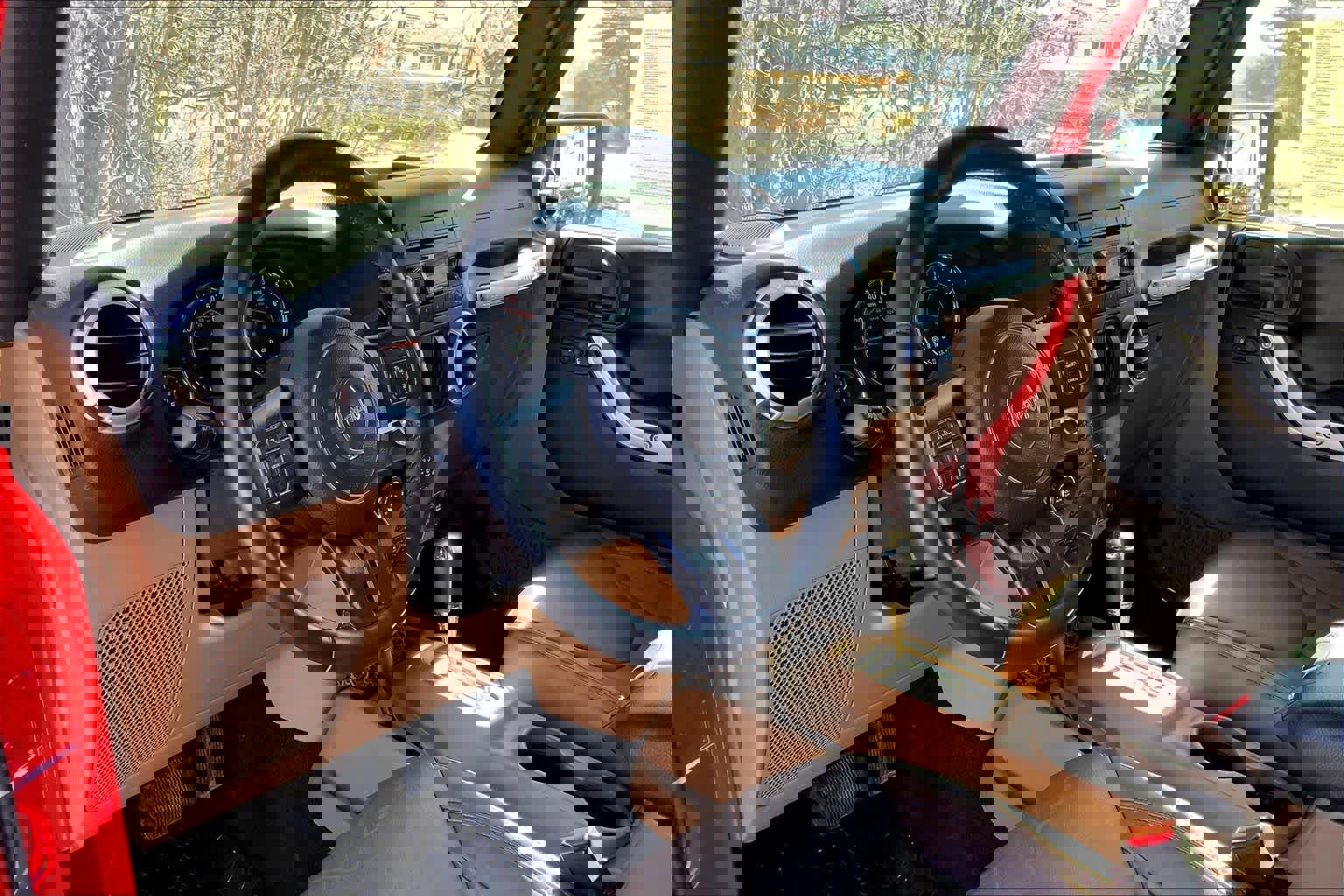 Used 2016 Jeep Wrangler Sahara w/ Connectivity Group image 18