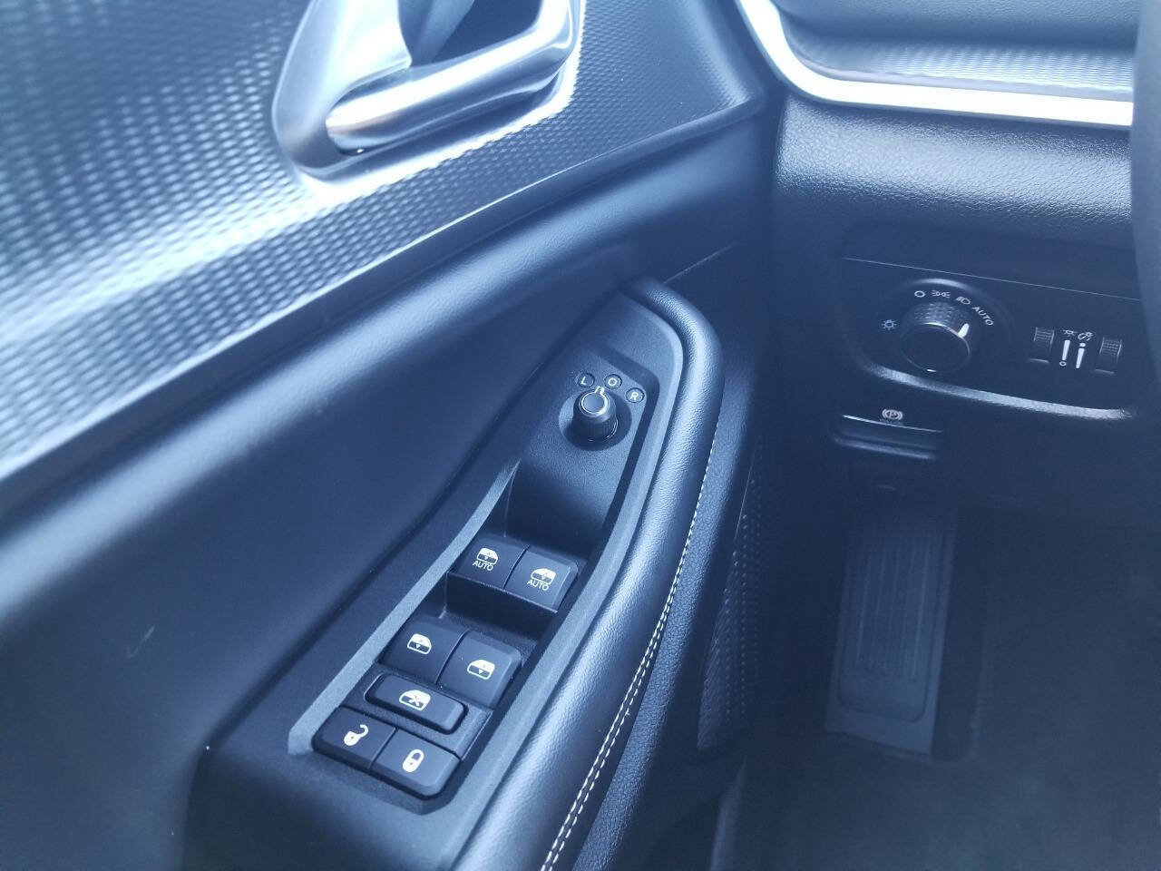 Certified 2024 Jeep Grand Cherokee L Laredo w/ Luxury Tech Group I AWD/4WD image 31