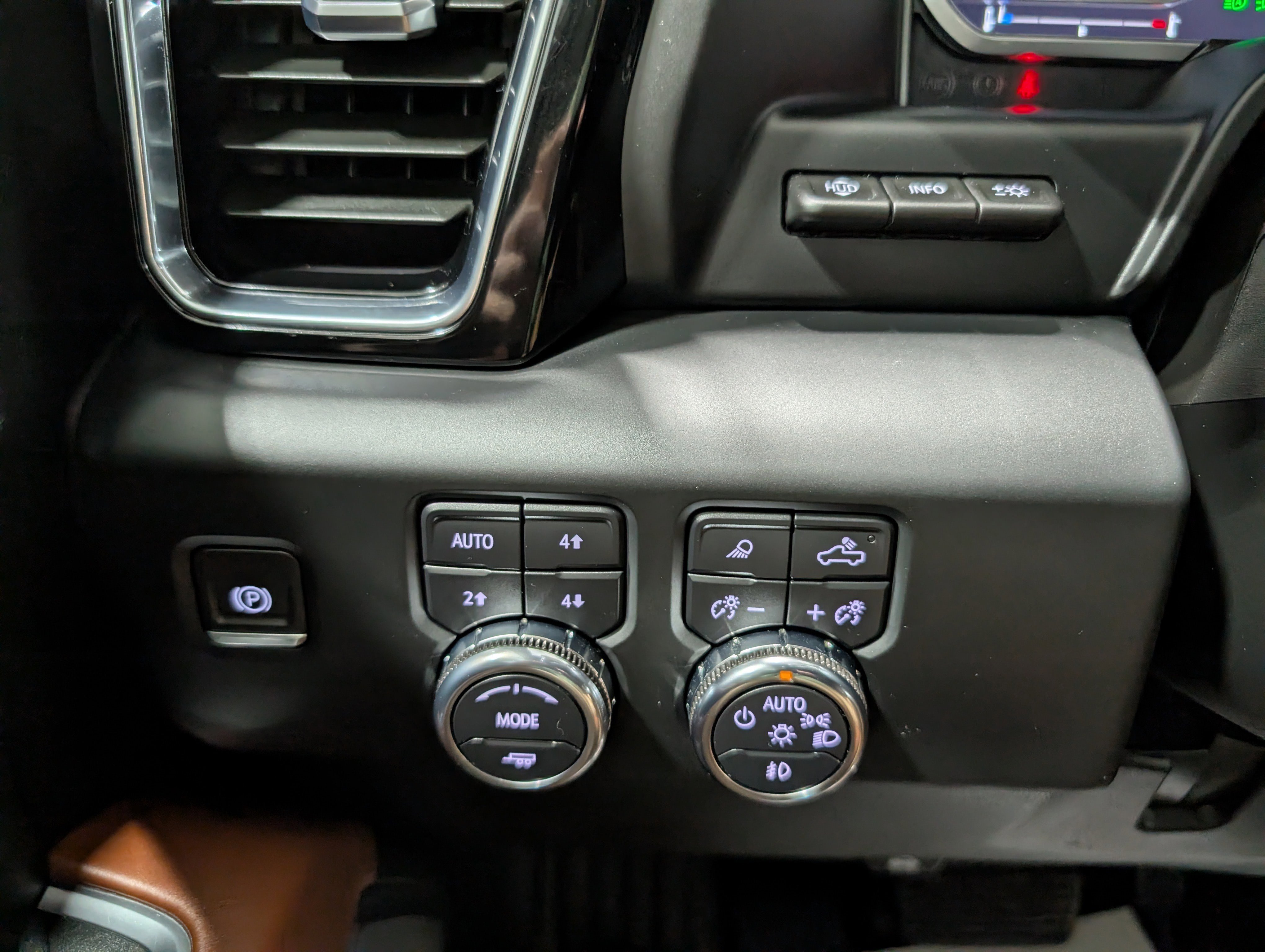 Used 2024 GMC Sierra 2500 Denali Ultimate AWD/4WD image 26