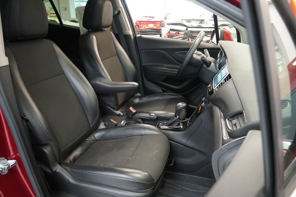Used 2021 Buick Encore Preferred w/ Safety Package II AWD/4WD image 31