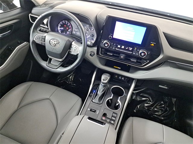 Used 2023 Toyota Highlander XLE image 14