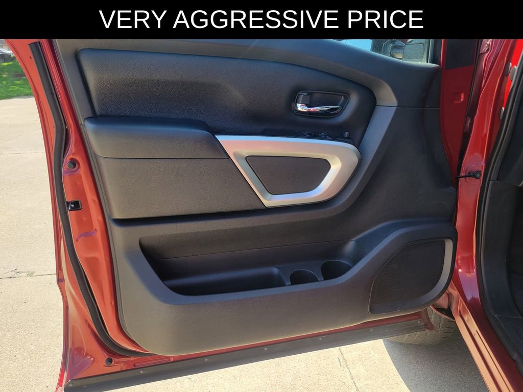 Used 2017 Nissan Titan SV RWD image 11