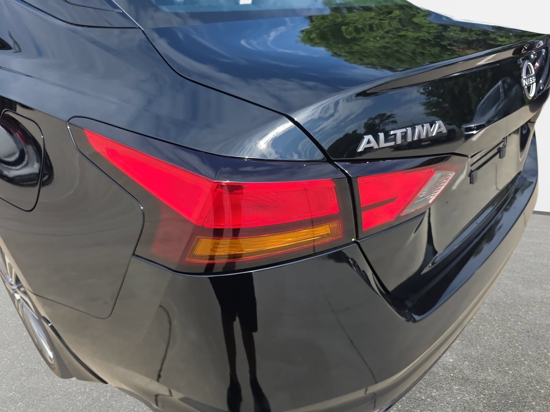 Used 2025 Nissan Altima 2.5 SL FWD image 31
