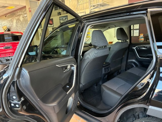 Used 2025 Toyota RAV4 XLE FWD image 21
