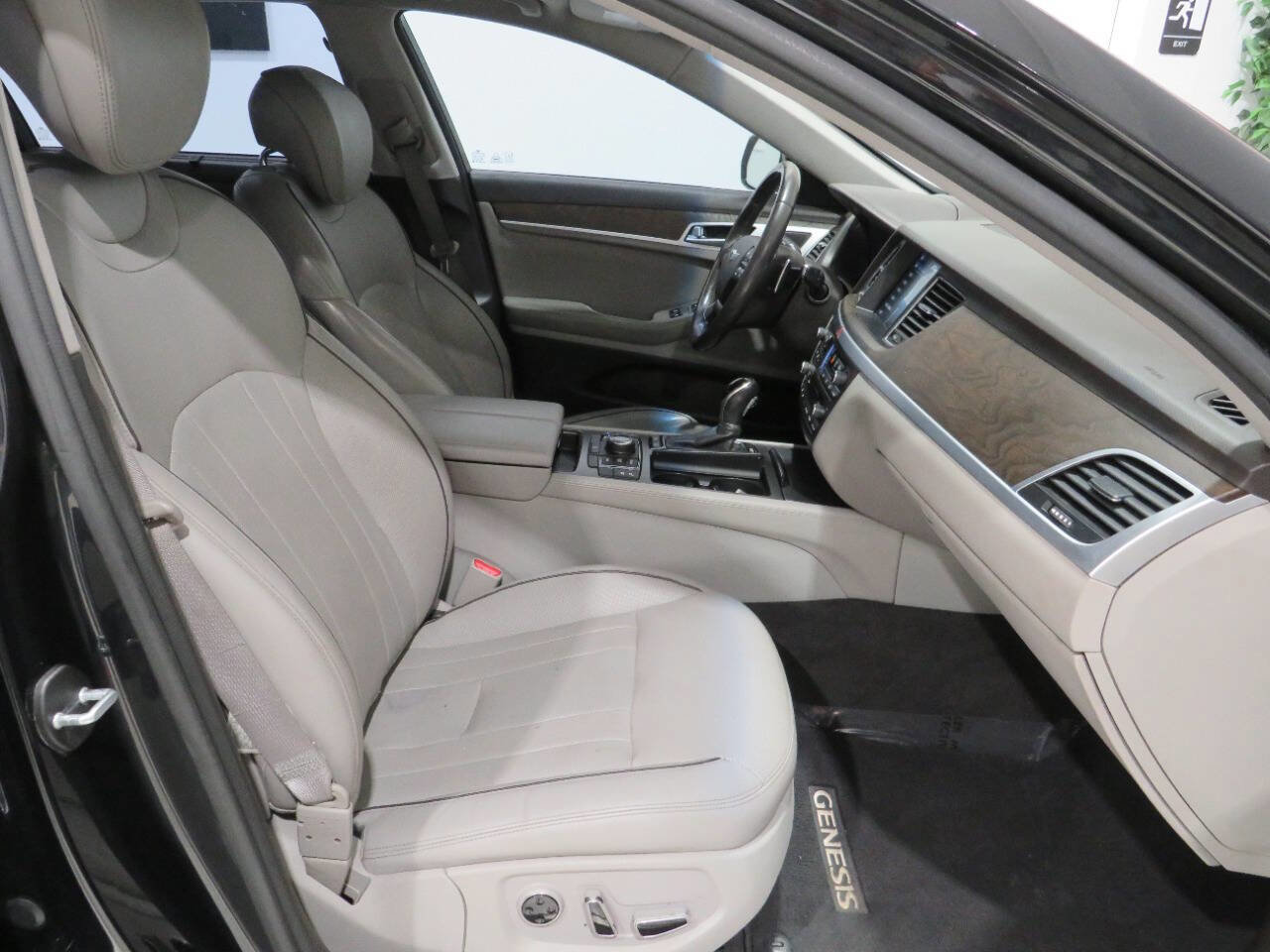 Used 2015 Hyundai Genesis 3.8 w/ Option Group 04 image 11